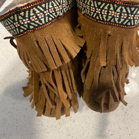 Embroidered Fringe Moccasins * fit small * - Picture 7 of 10